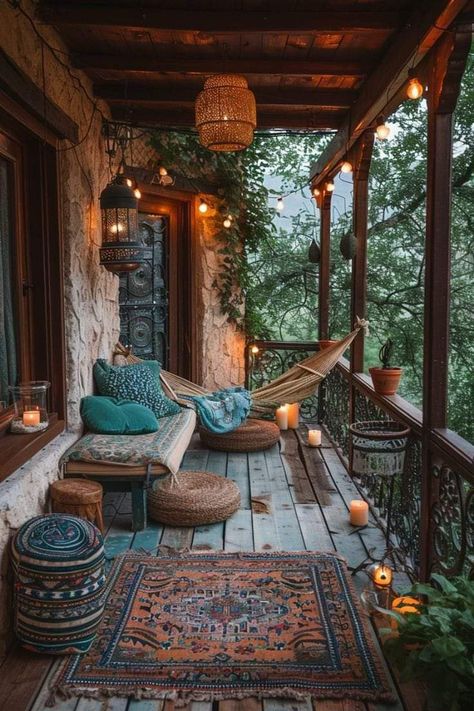 Verandah Decor, Boho Balcony Ideas, Boho Balcony, Boho Ideas, Tiny Balcony, Cosy House, Porch And Balcony, Bohemian House, Summer Office