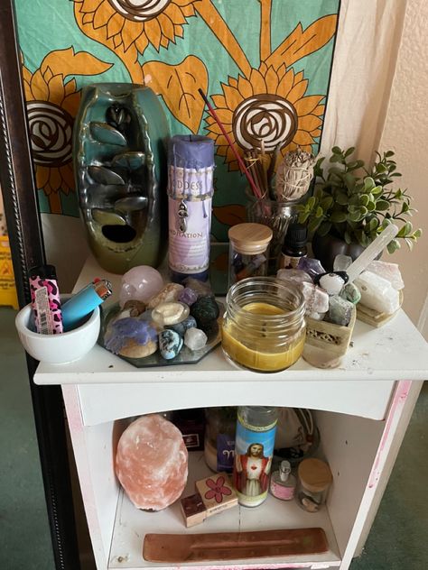 #crystals #spiritualawakening #aesthetic Crystal Shelf Aesthetic, Diy Crystal Holder, Crystal Altar Sacred Space, Alter Ideas Spiritual, Crystal Corner, Spiritual Bedroom, Tea Station, Meditation Corner, Crystal Altar