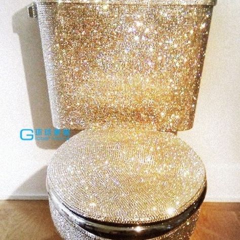 I hope to have a house big enough to have a bathroom with an amazing blinged out toilet. With matching sink and counter space. Toilette Design, Toilet Bowl, Toilet Seat, My New Room, 인테리어 디자인, Bling Bling, My Dream Home, Bathroom Decor, Sweet Home