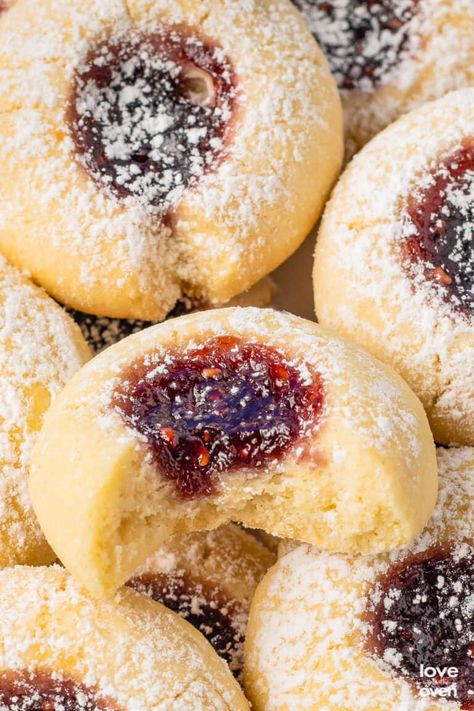 Raspberry Thumbprint Cookies • Love From The Oven Rasberry Thumbprint Cookies, Jam Biscuits, Raspberry Thumbprint, Raspberry Thumbprint Cookies, Cookies Love, Cake Box Cookies, Love From The Oven, Jam Thumbprint Cookies, Aip Desserts