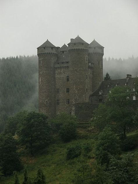 Breathing Fire, Medieval Aesthetic, Old Castle, Castle Aesthetic, Yennefer Of Vengerberg, Claire Fraser, Chateau France, Beautiful Castles, Princess Aesthetic