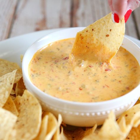 RO*TEL and Velveeta Queso Dip - Eighteen25 Rotel Dip With Cream Cheese No Meat, Rotel Dip Without Meat, Velveeta Queso Dip, Velveeta Dip, Queso Dip Velveeta, Chips And Queso, Velveeta Queso, Chips Dip, Queso Dip Recipes