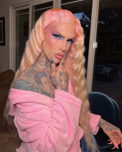 Jeffry Star, Jeffree Star Instagram, College Makeup, Scene Punk, Casual Goth, Hot British Men, 25k Followers, Goth Scene, Star Makeup