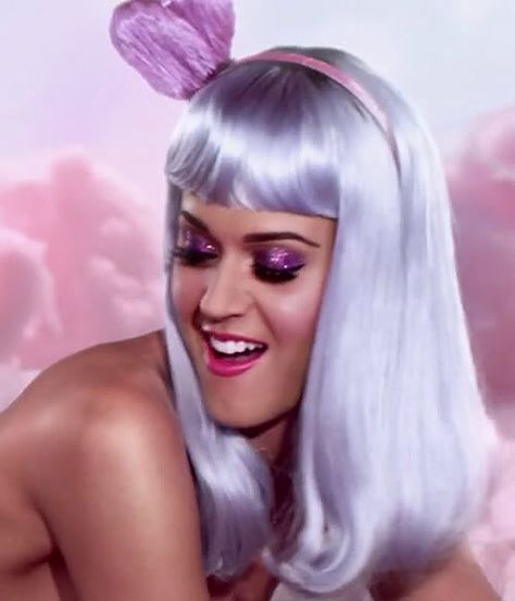 Katy Perry Make-Up California Gurls California Gurls Katy, Katy Perry California Girls, Katy Perry Halloween Costume, Katy Perry Halloween, Katy Perry California, Katy Perry Makeup, Music Video Makeup, Katy Perry Costume, Dramatic Hair Colors