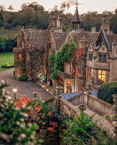 Arlington Row, Bourton On The Water, Cotswolds England, Castle Combe, Places In England, English Village, Quaint Village, Manor Houses, Dream Cottage