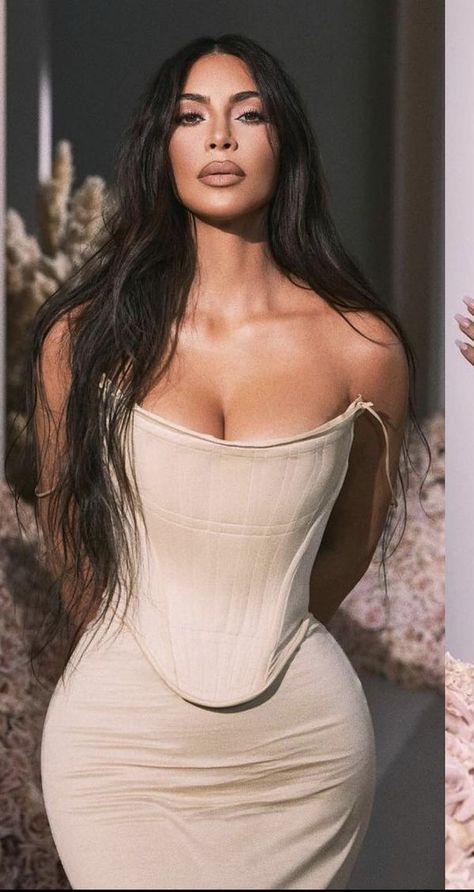 Kim Kardashian Photoshoot, Kily Jenner, Estilo Kim Kardashian, Jeff Leatham, Estilo Kardashian, Kim Kardashian Dresses, Kim Kardashian Outfits, Kardashian Outfit, Kim Kardashian Style