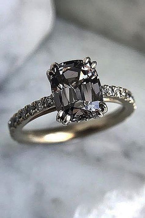 خواتم خطوبة, Engagement Ring Photos, Trending Engagement Rings, Ring Trends, Wedding Rings Solitaire, Wedding Rings Unique, Wedding Rings Vintage, Diamond Band, Engagement Ring Settings