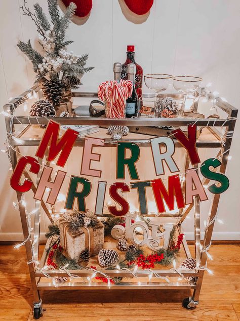 Christmas Bar Cart Styling, Hot Chocolate Station Ideas, Wedding Hot Chocolate, Cart Decorating Ideas, Bar Cart Styling Ideas, Style A Bar Cart, Bar Cart Ideas, Christmas Bar Cart, Holiday Bar Cart