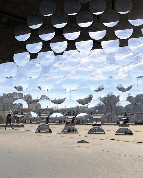 A Brilliantly Designed Network of Hanging Curved Lenses That Kaleidoscopically Augments Reality Daniel Richter, Projection Installation, Dubai Design Week, Street Installation, Andy Goldsworthy, Art Alevel, Interactive Walls, Interactive Installation, Artistic Installation