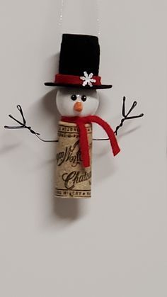 Cork Snowman Ornament, Wine Cork Animals, Cork Snowman, Cork Creations, Cork Decor, Wine Cork Crafts Christmas, Cork Christmas, Cork Crafts Christmas, Cork Ideas