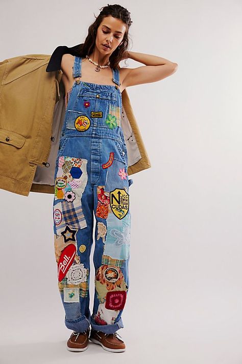 Eclectic Overalls Overalls With Pins, Reworked Overalls, Custom Overalls, Patch Overalls, Painted Overalls, Senior Overalls, Overalls Fashion, Overall Outfit, Overalls Outfit