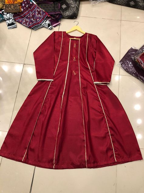 Frock Simple Designs, Simple Cotton Dress Design Pakistani, Pakistani Casual Wear Simple Frocks, Frocks Design For Kids, Frock Stiching Ideas, Red Frock Design, Simple Eid Outfit Ideas, Stylish Frock Design, Kurti Outfit