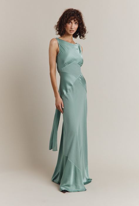 Satin Long Sleeve Dress High Neck, Sage Green Maxi Dress, Dress Sage Green, Random Clothes, Elle Dress, Dress Sage, Jr Prom, Dresses Green, Green Gown