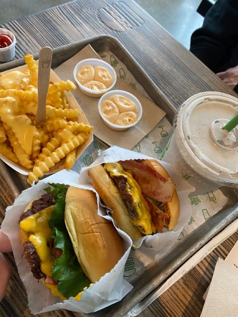 Shake shack, burgers, fries, food, milkshake, cheese, fast food, date night Shake Shack Aesthetic, Burger And Milkshake, Shake Shack Burger, Sick Food, Burgers And Shakes, Burger And Chips, Book Couples, Big Appetite, Trap House