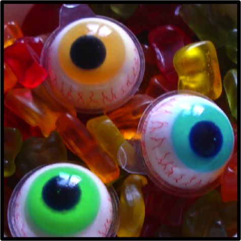 gummy eyeballs How To Make Candy Eyeballs, Gummy Eyeballs, Halloween Lychee Eyeballs, Halloween Gummy Worms, Hell Girl, Candy Eyeballs, 21st Party, Sleepover Activities, Monster High Party