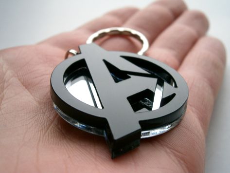 Avengers Necklace, Avengers Keychain, 3d Tiskárna, Drukarka 3d, Avengers Logo, Black Keychain, Woodworking Tools Workshop, Laser Cut Ideas, Logo Jewelry