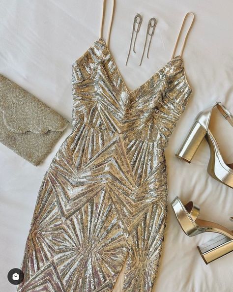 Bodycon Dress Sequin, Silver New Years Outfit, Vegas Dresses Classy, New Years Wedding Guest Dress, Hoco Dresses Gold, Where To Buy Hoco Dresses, Silver Hoco Dresses, Gold Hoco Dresses, Gold Wedding Guest Dress