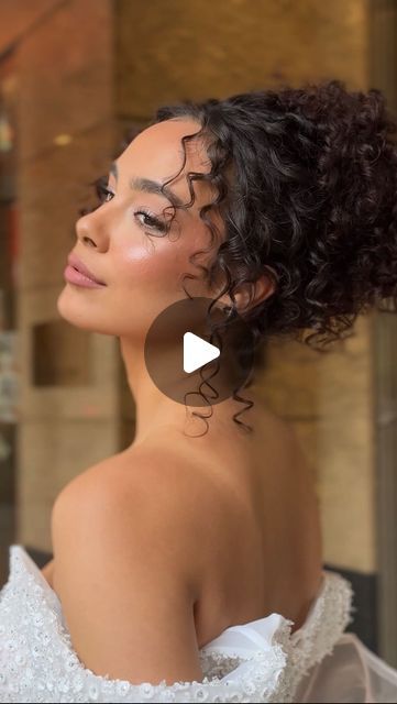 Natalie Anne Ayoub on Instagram: "Attention all Curly Brides, this one is for you! 🤩

My number one tip for curly-haired brides who want to wear their natural hair on their wedding day is to maintain your regular hair routine.

Tip 2: Use a curling wand to redefine parts that aren’t playing nice 😊 with the @ghdhair_anz 

Tip 3: Find an edge gel to control flyaways that you love for your big day!

Face: @miraciahrarasea 
Showcase: @eternalbridal of @saiidkobeisy at @doltonehouse
Media Partner: @weddedwonderland 
Assisted by: The amazing @jacobmullerhair 
Shot by: @onthedaycreative
Makeup: @melissasassinemakeupartists 
Photography: @tone_image" Bride With Naturally Curly Hair, Curly Hair With Veil Weddings, Curly Hair With Barrettes, Short Curly Wedding Hair Natural Curls, Bride Hair Curly, Curly Hair With Veil, Bride Curly Hairstyles, Natural Curls Wedding Hair, Naturally Curly Bridal Hair