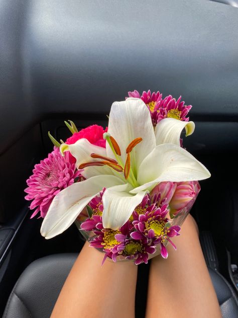 #bouquet #bouquetofflowers #flowers #aesthetic #lilies #pink #white #girlfriend #gift #romantic Lily Bucket Flower, Flower Bouquet Lilies, Cute Flower Bouquets For Girlfriend, Lily Bouquet Aesthetic, Lilies Flowers Bouquet, Flowers Gift Girlfriend, Bouquet Girlfriend, Bouquet Of Lilies, Lilies Bouquet