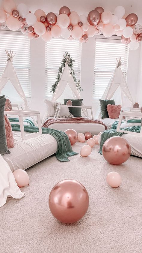 Boho Teepee Sleepover Party, Sleepover Bed Ideas Slumber Parties, Teen Birthday Sleepover Ideas, Boho Sleepover Party, 14th Birthday Themes, Sleepover Room Ideas, 13th Birthday Sleepover Ideas, 10th Birthday Sleepover Ideas, Sleepover Bed Ideas