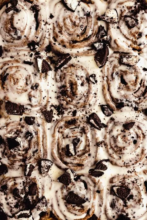 Cookies and Cream Cinnamon Rolls Cookies N Cream Cinnamon Rolls, Cookie And Cream Cinnamon Rolls, Gourmet Cinnamon Rolls Recipes, Cookies And Cream Rolls, Oreo Cinnamon Rolls Recipes, Cinnamon Roll Flavor Ideas, Guyanese Desserts, Cursive Tutorial, Cookies And Cream Cinnamon Rolls