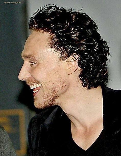 Thomas William Hiddleston, Loki Laufeyson, British Men, Tom Hiddleston Loki, Side Profile, British Actors, Prince Charming, Chris Hemsworth, Good Looking Men