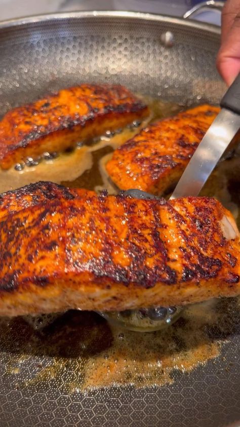 Perfect Salmon, Keto Meal Recipes, Over Mashed Potatoes, Delicious Keto Recipes, Salmon Skin, Pan Seared Salmon, Seared Salmon, Easy Healthy Meal Prep, Salmon Dishes