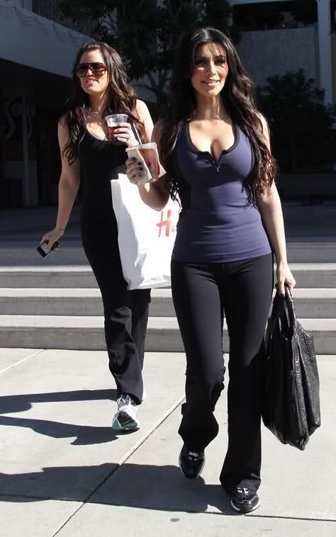 Kim Kardashian Workout, Khloe Kardashian Workout, Kardashian Style Outfits, Kim Kardashian 2000's, Kardashian Workout, Young Kim Kardashian, 2000s Outfit, Outfits 2000s, Kardashian Outfit