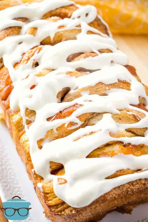 Pumpkin Pull-Apart Bread - The Country Cook Pumpkin Pull Apart Bread, Pull Apart Recipes, Quick Brunch, Pumpkin Breakfast Recipes, Apple Pie Bread, Apple Pie Cake, Apple Bread Recipe, Apple Desserts Easy, Pumpkin Breakfast