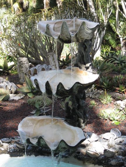 Clam shell fountain in a Santa Barbara home. For more Seashell Ideas for the garden, go here: http://www.completely-coastal.com/2010/03/seashell-garden-ideas.html Shell Fountain, Giant Clam Shell, Fountain Ideas, Giant Clam, Coastal Theme, Fantasy Life, Shell Decor, Garden Fountain, Garden Fountains