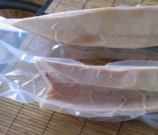 Albacore Tuna Recipes, Tuna Loin, Meat Packing, Albacore Tuna, Packing Bags, Shellfish Recipes, Frozen Meat, Vacuum Packaging, 7 Layer