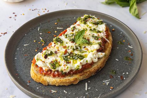 Cottage Cheese Pizza, Cottage Cheese Toast, Cheese Toast Recipe, Pizza Toast, Workout Meals, Pesto Sauce For Pasta, Cheese Sauce For Pasta, Simple Cottage, Cheese Lasagna