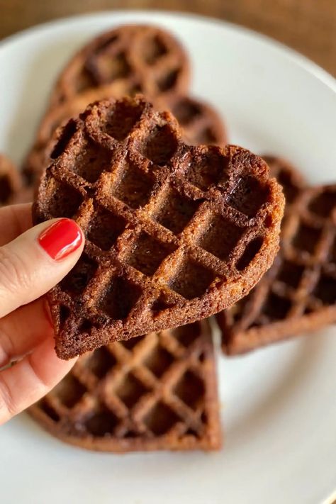 We love this EASY little waffly cute cookie dough trick: A how to make Heart-Shaped Waffle Cookies recipe, using Trader Joe’s cookie dough. Waffle Cookies Recipe, Heart Waffle Maker, Mini Waffle Maker Recipes, Single Serving Desserts, Powdered Sugar Cookies, Pumpkin Spice Sugar Cookies, Spice Sugar Cookies, 3 Ingredient Cookies, Maple Frosting