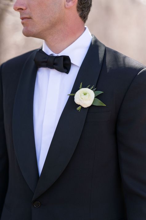 White Simple Boutonniere, Small White Boutonniere, Blush Ranunculus Boutonniere, Minimal Boutonniere, White Ranunculus Boutonniere, White Flower Boutonniere, Peony Boutonniere, Tulip Peony, Boutineer Ideas