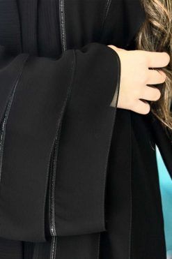 Abaya Dubai Design - Modern Senso Abaya - Calista - HeraCloset Online Black Abaya Designs Dubai Style, Abaya Style Dubai, Black Abaya Designs Dubai, Abaya Fashion Black, Burkha Designs Black, New Abaya Style, Abaya Designs Dubai, Saudi Abaya, Burkha Designs