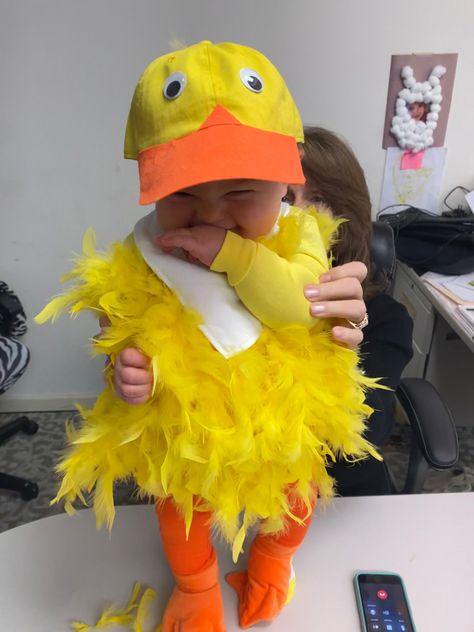 #DuckHalloween #DIY #Quack #Easy #SoCute Easy Duck Costume, Toddler Duck Costume Diy, Baby Duck Halloween Costume, Duck Costume Diy, Farm Animals Halloween Costumes, Duck Costume Toddler, Infant Duck Costume, Heihei Costume, Farmer Costume