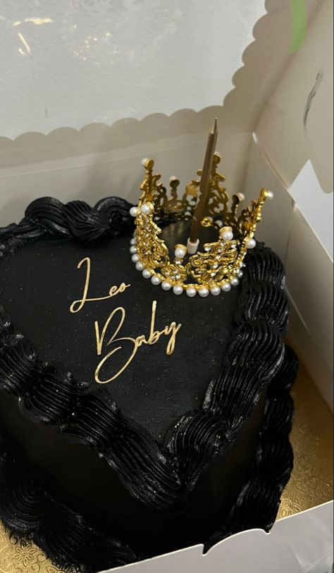 27th Birthday Shoot Ideas, Men’s 26th Birthday Ideas, Leo Szn Photoshoot Ideas, Leo Party Theme, Leo Bday Cake, Leo Birthday Photoshoot Ideas, Leo Birthday Outfit, Leo Photoshoot Ideas Black Women, 21st Birthday Ideas Black Women