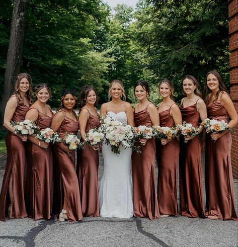 Mocha Wedding Dress With Bridesmaids, Rustic Theme Wedding Bridesmaid Dresses, Fall Wedding Brown Bridesmaid Dresses, Wedding Bridemade Dress, Brown Silk Bridesmaid Dresses, Spice Wedding Flowers, Amber Color Bridesmaid Dresses, Chocolate Brown Dress Bridesmaids, Brown Fall Wedding Theme