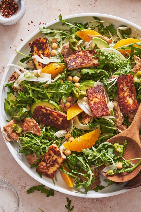 Halloumi SaladDelish Halloumi Salad Recipes, Fried Halloumi, Halloumi Salad, Protein Lunch, Easy Salad, Winter Salad, Cheese Fries, Easy Salad Recipes, Canned Chickpeas