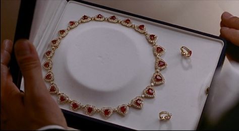 "It must be difficult to let go of something so beautiful".... Pretty Woman necklace and earrings. Pretty Woman Necklace, Pretty Woman Movie, Woman Necklace, Red Necklace, Red Jewelry, Ruby Necklace, Julia Roberts, Girly Jewelry, Jewelry Inspo