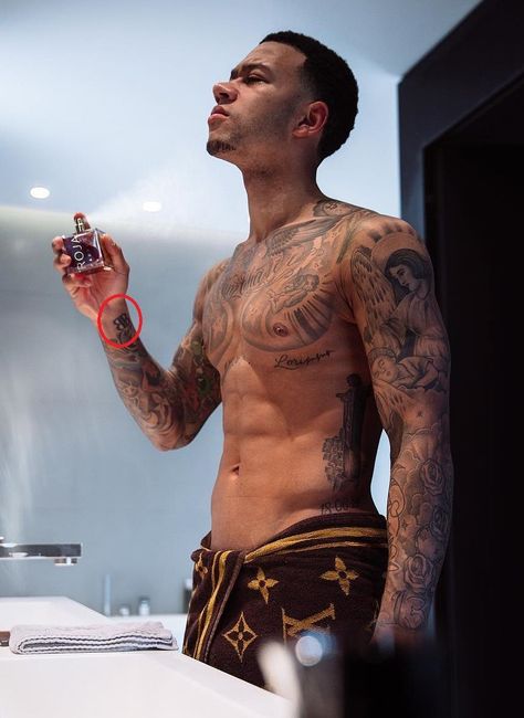 Memphis Depay Tattoo, Brazilian Guys, Brazilian Men, Memphis Depay, Leg Sleeve Tattoo, Men Photoshoot, Black Holes, Handsome Asian Men, Cute Black Guys