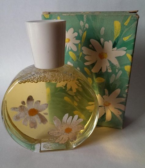 Daisy Dream Perfume, Daisy Flower Perfume Travel Size, Retro Perfume, Perfumes From The 70s And 80s, Daisy Perfume, Classic Perfumes, Vintage Avon Perfume Bottles 1970s, Avon Perfume Bottles, Avon Perfume