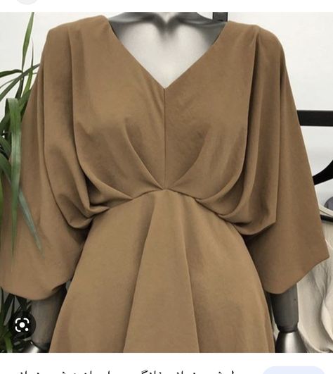 Blouse Casual Fashion, Stylish Short Dresses, Modest Dresses Casual, Trendy Dress Outfits, Fashion Tops Blouse, Muslim Fashion Outfits, Muslimah Fashion Outfits, Pleated Trousers, Fashionista Clothes