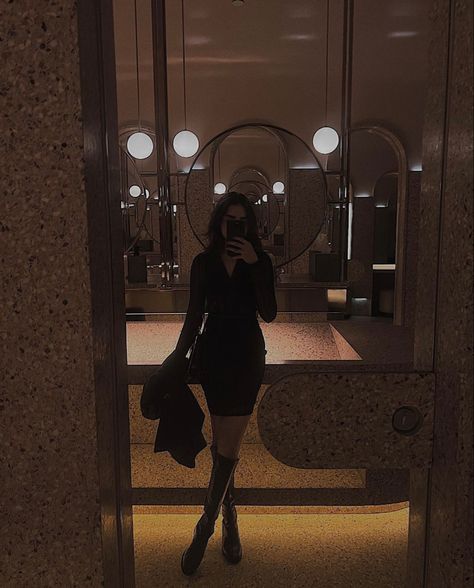 Night Out Aesthetics, Late Night Dress Aesthetic, November Girl Aesthetic, Slay Girl Aesthetic, Rich Party Girl Aesthetic, Classy Black Aesthetic, Faceless Girl Aesthetic Night, Night Lux Aesthetic, Bar Outfit Night Classy