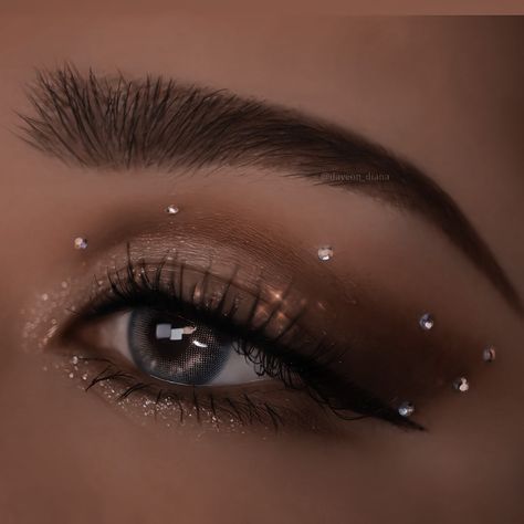 Makeup Looks For Special Occasions, Cute Dance Makeup Looks, Nails With Gold Outfit, Simple Makeup Look For Prom, Makeup Looks Prom Formal, Prom Light Makeup Looks, Prom Makeup Looks For Hazel Eyes, Prom Inspiration Makeup, Cute Makeup Looks For A Dance