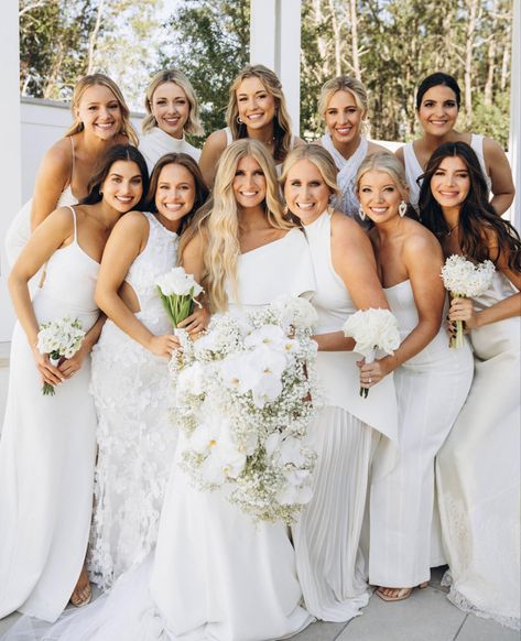 White Wedding Party Bridesmaid, Beach Wedding Pictures Bridal Party, White Bridal Party Dress, All White Wedding Bridesmaids, All White Beach Wedding, All White Wedding Party, All White Bridal Party, Arabian Nights Wedding, Botas Outfit