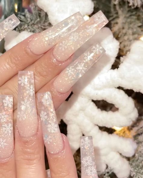 Clear Winter Nails, Winter Encapsulated Nails, Clear Snowflake Nails, Encapsulated Nails Acrylics Winter, Frost Nails, Snowflake Glitter Nails, Ombre Snowflake Nails, Winter Nail Sets, Iridescent Snowflake Nails