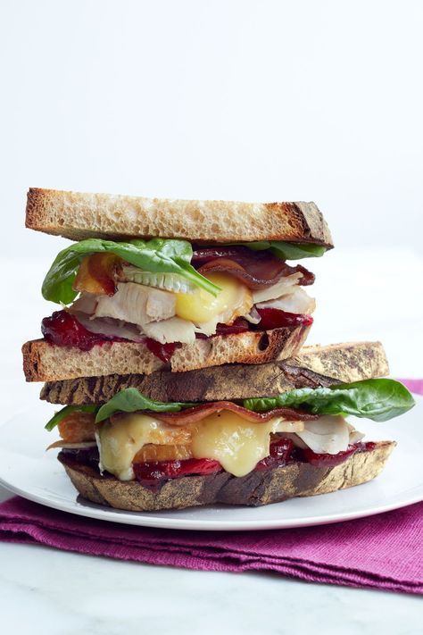 leftover turkey recipes Turkey Bacon Sandwich, Cranberry Sandwich, Bacon Sandwich Recipes, Leftover Thanksgiving Turkey Recipes, Easy Leftover Turkey Recipes, Easy Picnic Food, Turkey Sandwiches Recipes, Picnic Sandwiches, Thanksgiving Leftover