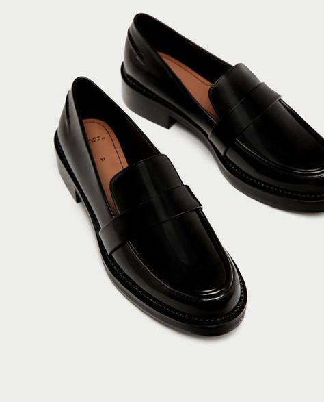 LEATHER LOAFERS from Zara Dark Modern Fashion, Comfy Professional Shoes, Women’s Black Loafers, Classic Loafers Outfit, Women’s Loafers, Feminine Loafers, Womens Loafers Outfit, Womens Black Loafers, Classic Black Loafers