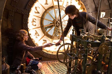 Hugo Movie, Netflix Movies For Kids, Netflix Kids, Hugo Cabret, George Melies, Asa Butterfield, Steampunk Lighting, Mechanical Art, Steampunk Decor